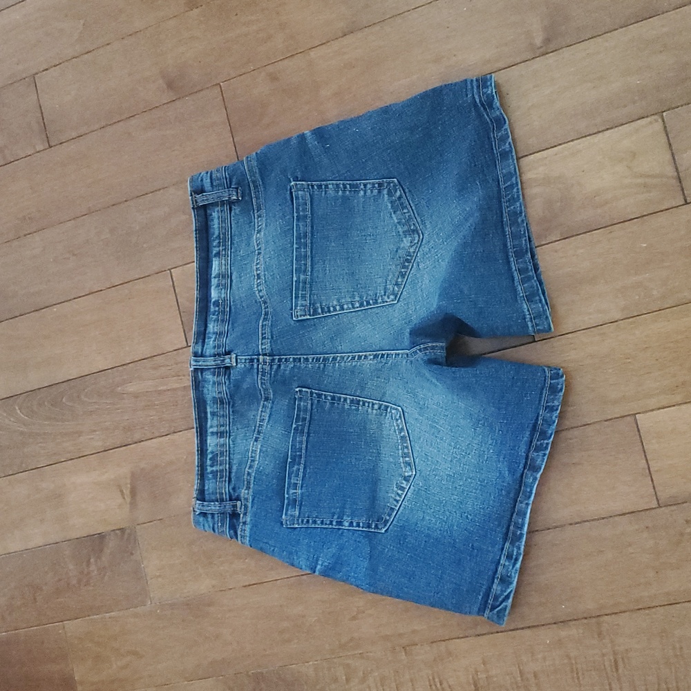 Jeans Short - Picture 2 of 4